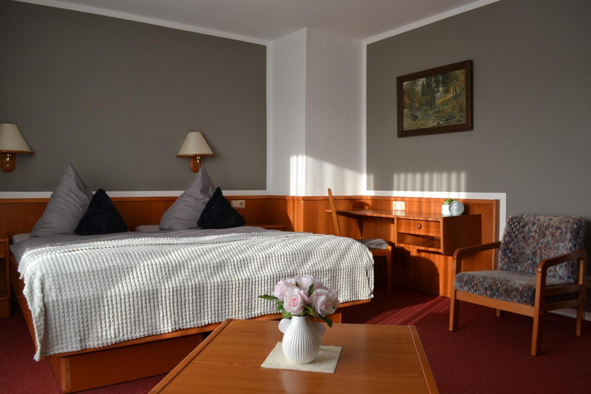 ורניגרוד Hotel Blocksberg מראה חיצוני תמונה